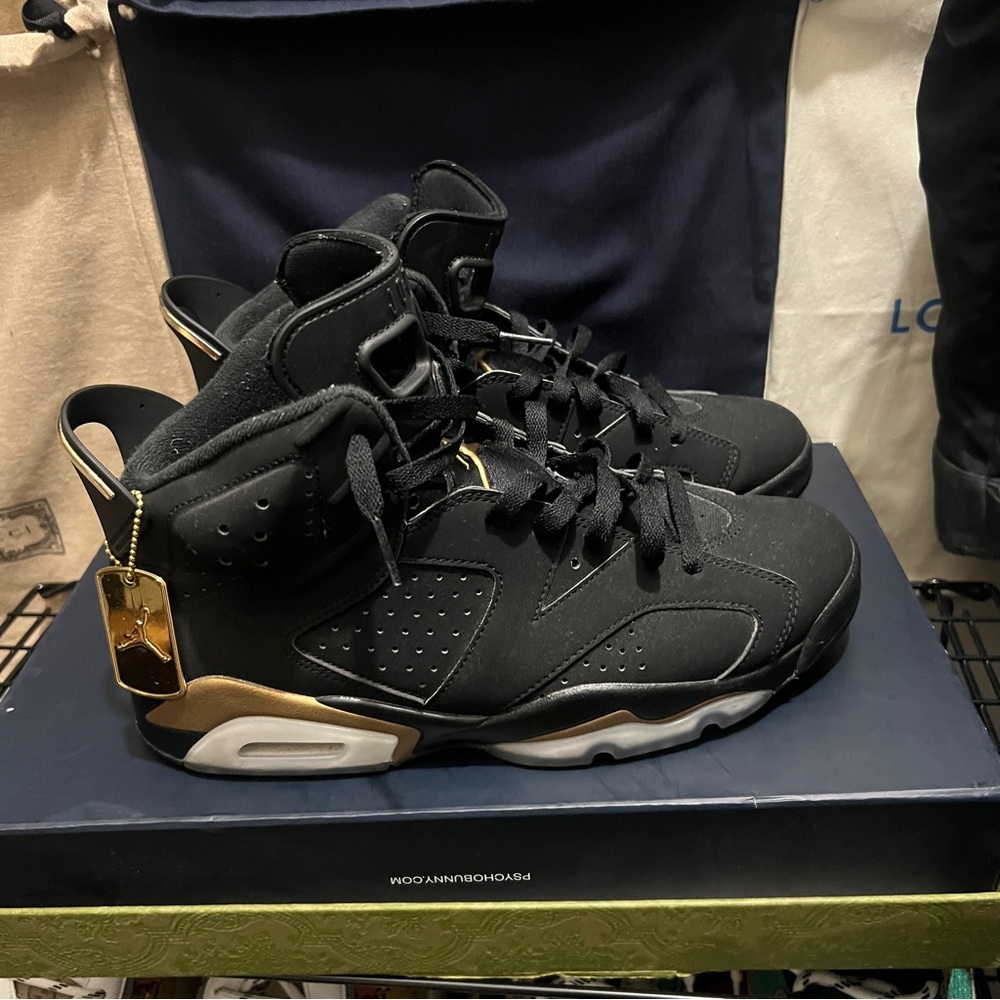 Jordan Sneakers Black and Gold